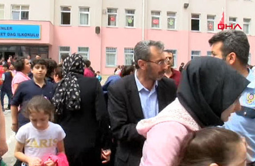 Okulda bomba alarmı öğrenciler çıkartılıyor!