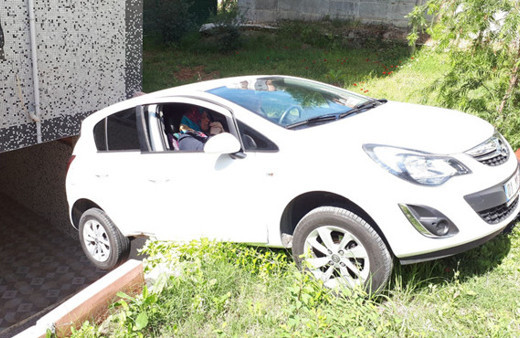 Kadın sürücü şoka girdi yerinden kımıldayamadı