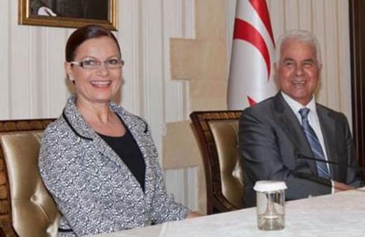 Baba-kızın arasına siyaset girdi