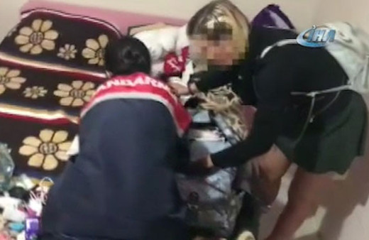 Fuhuş çetesi katalog bastırıp kadın seçtirmiş...