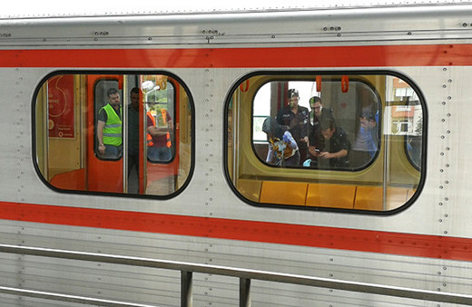 Metro korkunç olay: Herkes donup kaldı!