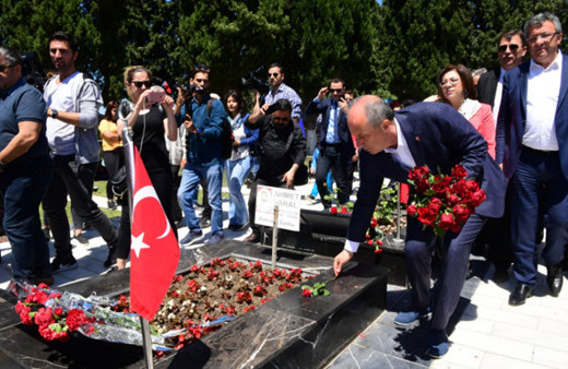 İnce Maden Şehitliği'ni ziyaret etti