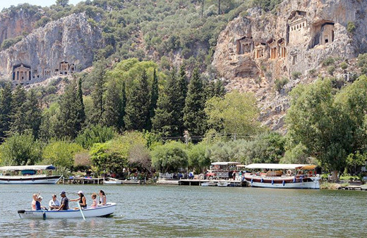 Aylık 30 bin lira ücretle profesyonel turist aranıyor