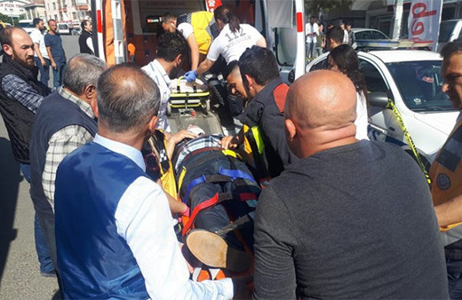 Kadın sürücü yayaların arasına daldı: Ölü ve yaralılar var!