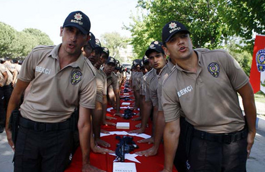 Başarılı bekçiler polis olacak