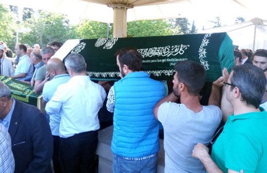 Ünlü oyuncudan annesine son veda!