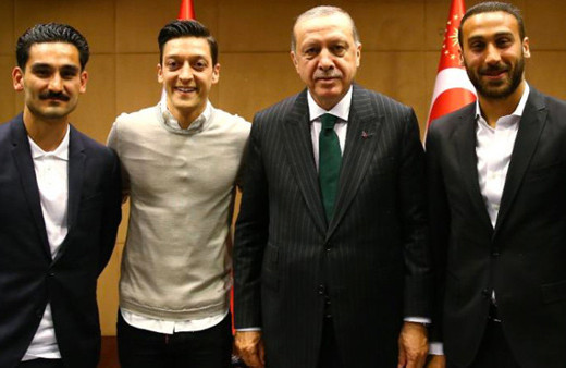 Almanlar içine sindiremedi! Merkel'i çıldırtan görüntü