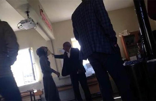 Oy zarfını almak istedi: Sonrası korkunç!