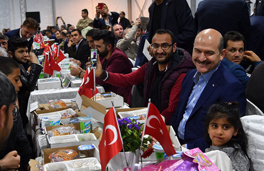 Bakan Soylu ilk iftar için Van'a gitti