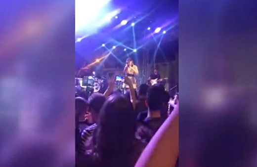 Konserinde olay çıktı Burcu Güneş fena azarladı!