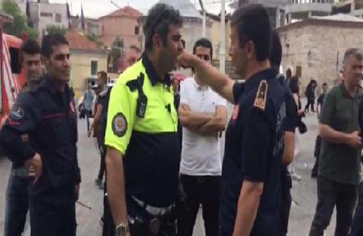 Taksim'de ilginç tartışma! Polis, itfaiyeciye ceza kesti