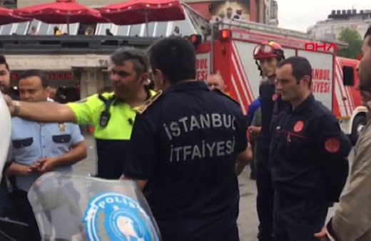 Taksim'de ilginç tartışma! Polis, itfaiyeciye ceza kesti