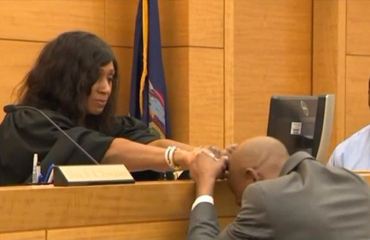 27 yıl boşuna hapis yatınca hakime sarılıp ağladı!