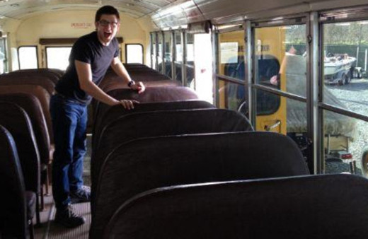 Hurda otobüsü ev yapıp kiradan kurtuldular!