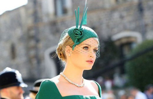 Lady Diana'nın yeğeni Kitty Spencer kraliyet düğününe damgasını vurdu