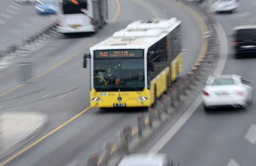 Metrobüs duraklarında sigara içenlere kötü haber