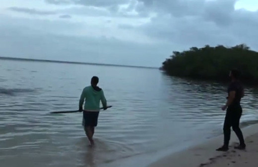 Ümit ve Turabi köpek balığı yakalamaya çalıştı