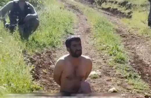 Kırmızı bültenle aranan terörist çıplak yakalandı!