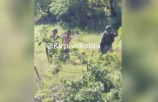 Kırmızı bültenle aranan terörist çıplak yakalandı!