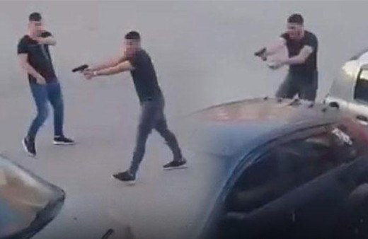 Sokak ortasında dehşete düşüren çatışma!