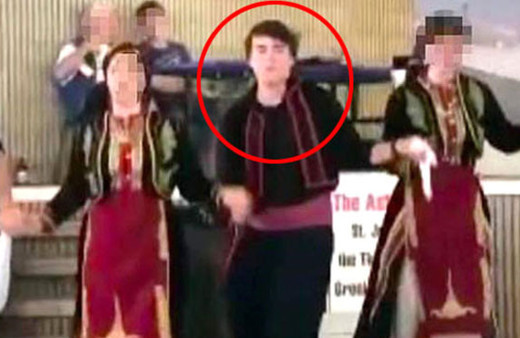 Katliam yaparak 10 kişiyi öldüren saldırgan halk oyunu oynamış!