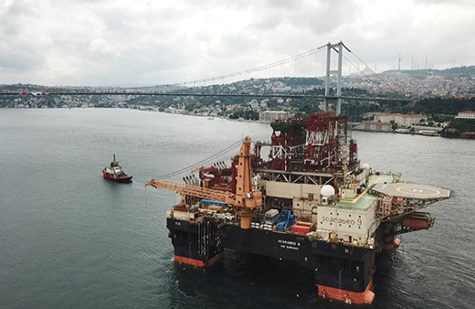 Boğaz'da dev platform alarmı: Ekipler çevresini sardı, seferler iptal!