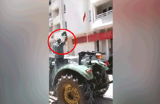 Dehşete düşüren olay! Banka önünde kendini böyle yakmak istedi