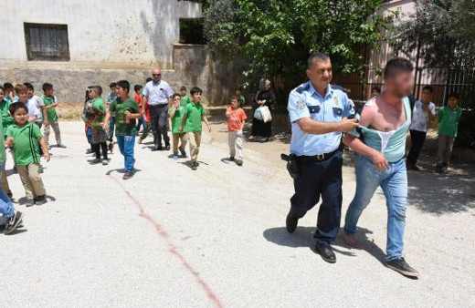 Sevgilisiyle buluşan eski kocasını, kadının eşine yakalattı