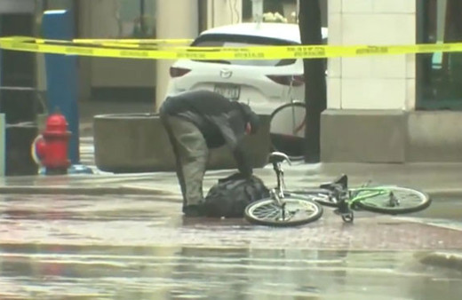 Bomba imha ekibini beklemekten sıkılınca olaya böyle müdahale etti!