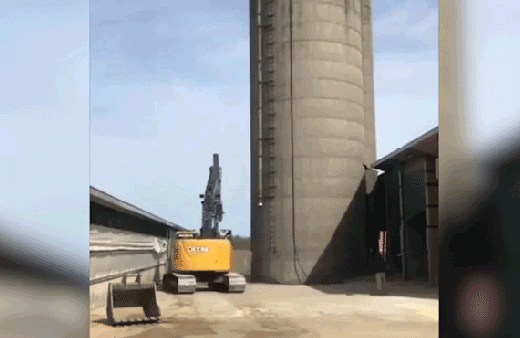 Küçücük gülleyle dev kule böyle yıkıldı!