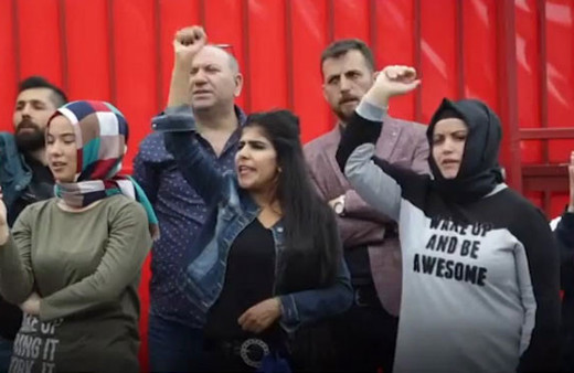 Eylemin böylesi! 'Biz kızlar istersek her şeyi yaparız' diyorlar...