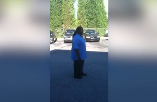 136 kiloluk adamdan şaşırtan hareket! Ellerini kullanmadan...