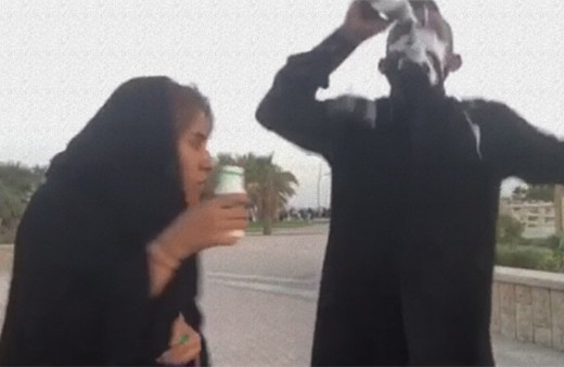 İftarı bekleyen sabırsız çift top patlayınca...