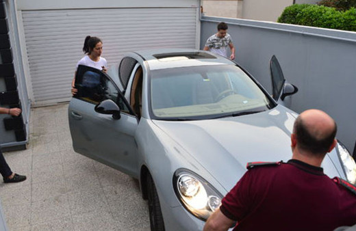 Zehra Çilingiroğlu sevgilisini ziyaret etti arabasını yanlış park edince...