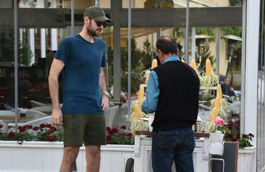 60 bin dolarlık ceketiyle olay olmuştu! Mısırcıyla pazarlık yaparken görüntülendi