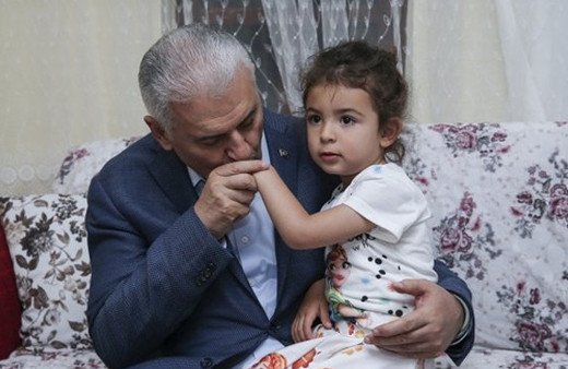 Başbakan Yıldırım o aileye misafir oldu