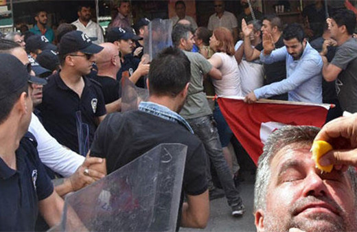 İzmir'de ortalık karıştı: Polis biber gazı kullandı!