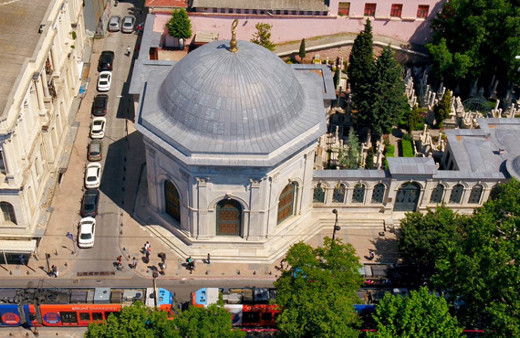 Abdülhamid'e saygı için tramvay hattının rayları yenilendi