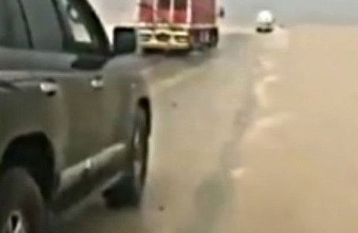 Çölde sel çıksa nasıl olur diye merak edenler buna baksın!