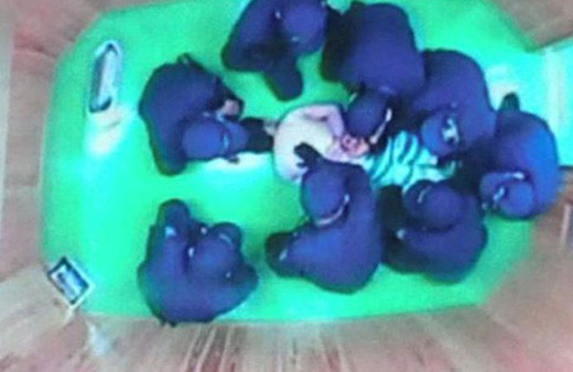 Japonya'da gözaltındaki Türk'e polis dayağı! 