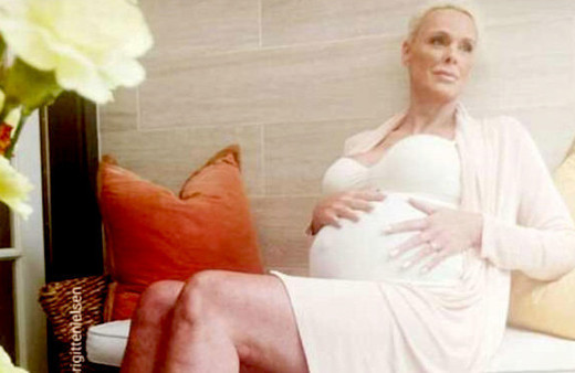 Ünlü oyuncu 54 yaşında hamile kaldı herkesi şoke etti!