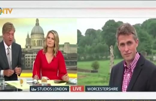 Sunucudan şaşırtan hareket! Bakanı yayından aldı