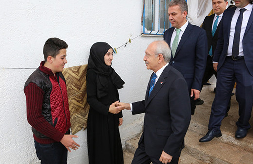 Kılıçdaroğlu'dan burs verdiği kardeşlere ziyaret!