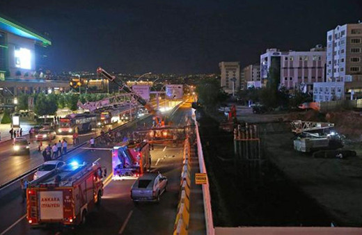 Dev vinç yola devrildi!