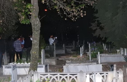 Mezarlıkta ağlayan gizemli kızın bulunduğu iddiası ortalığı karıştırdı
