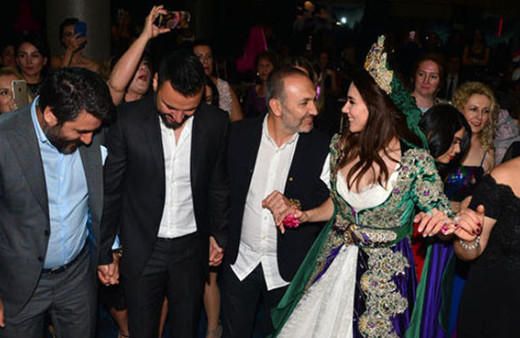 Alişan ile Buse Varol'un kına gecesinde neler yaşandı?