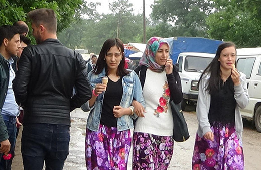 Aşıklar Sokağı'nda volta atarak kendilerine eş aradılar