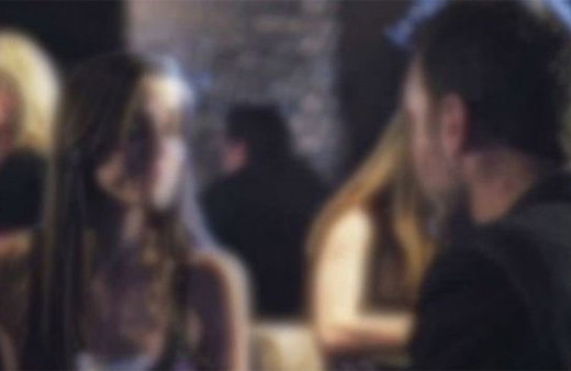 Ortalık bu skandalla sallandı masada tanıştılar tuvalette seviştiler!