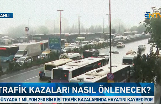 AK Partili vekil, canlı yayında kazalardan bahsederken kaza oldu!