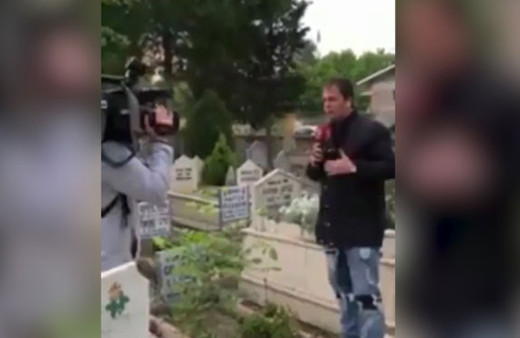 Mezarlıktan canlı yayın yapan muhabir hayatının şokunu yaşadı